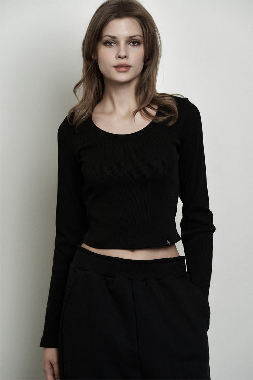 plain lip cropped long sleeve black