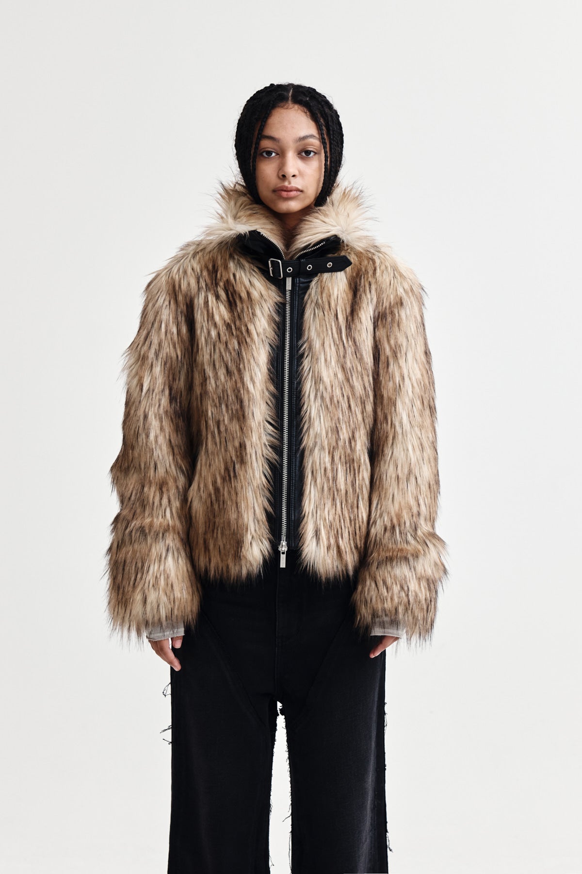 NECK BUCKLE CROP FUR JUMPER IN BEIGE