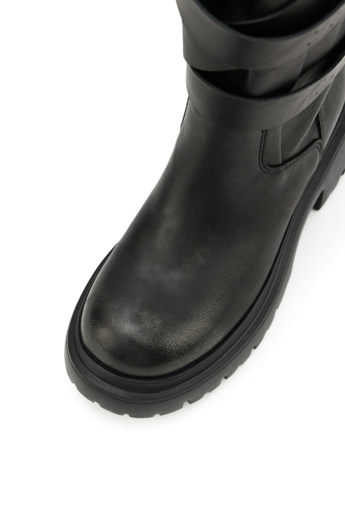 WILD BUCKLE BOOTS IN BLACK