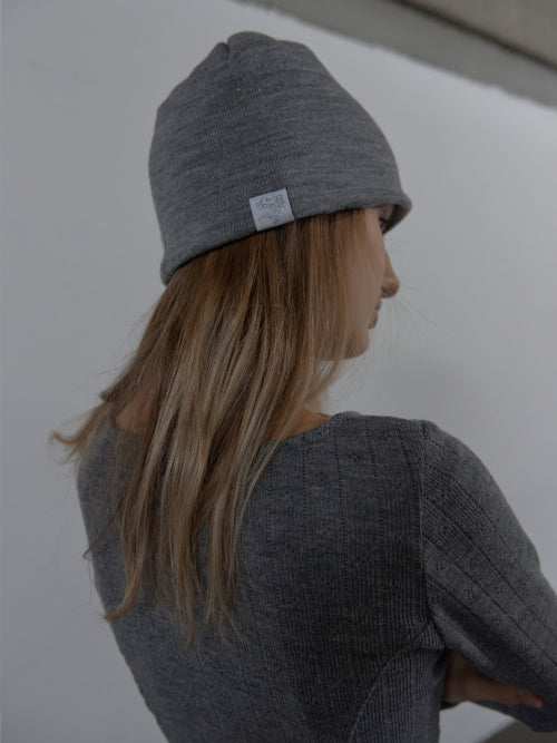 CROSS STUDDED BEANIE / MELANGE GRAY