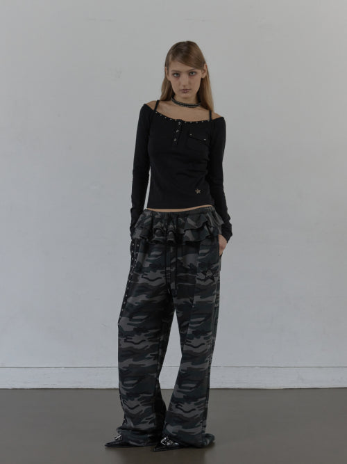 FRILL EYELET SWEATPANTS / CAMO