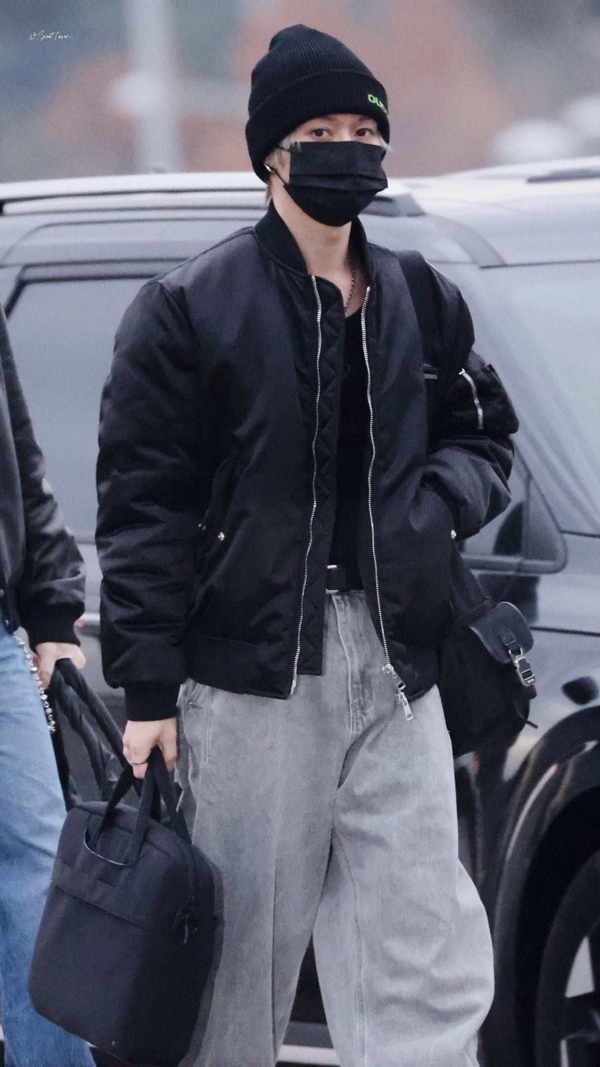 Outseam curved denim pants [Gray]