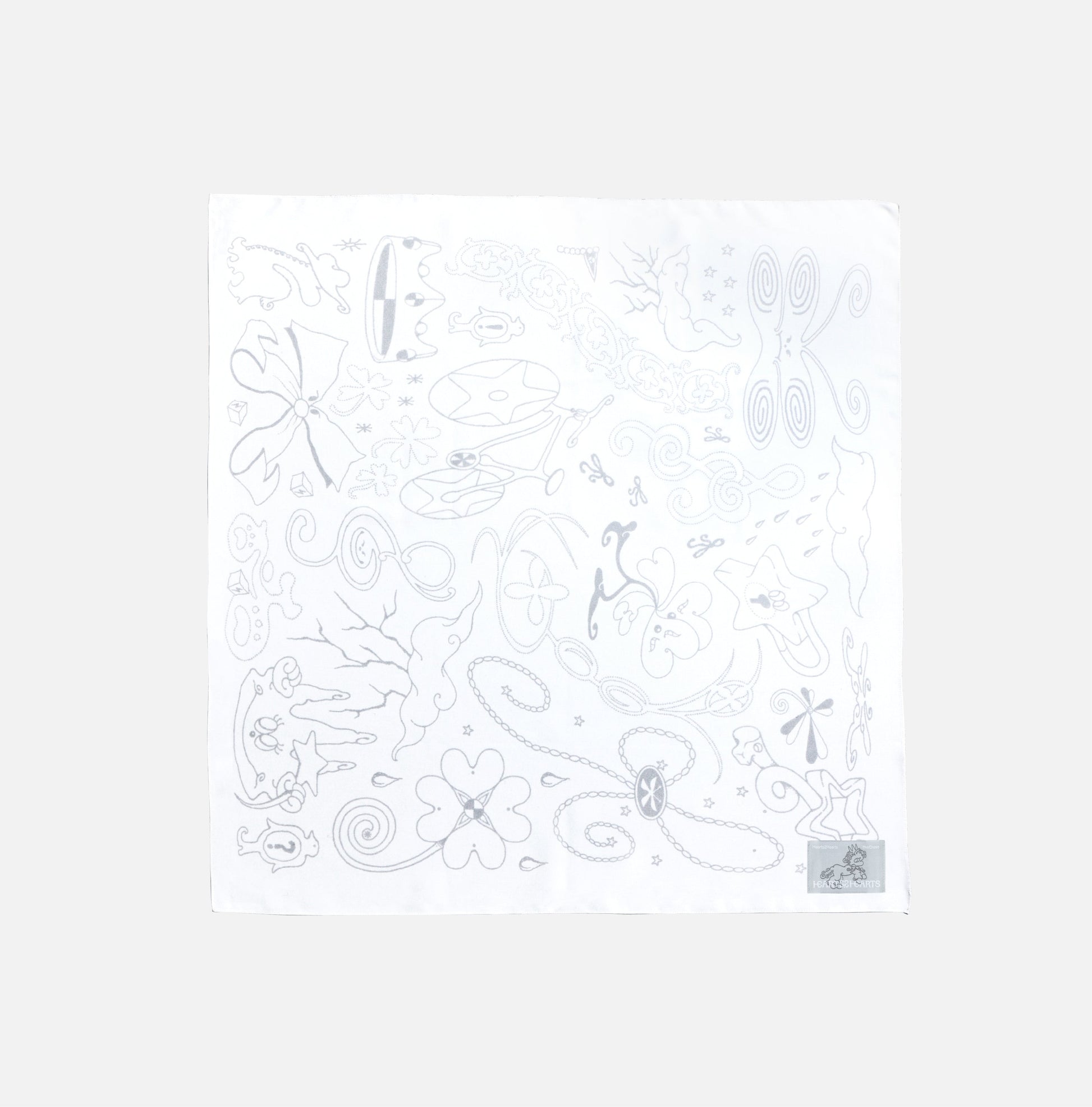 BANDANA [WHITE ver.] - Hearts2Hearts - The 1st Single 'The Chase'