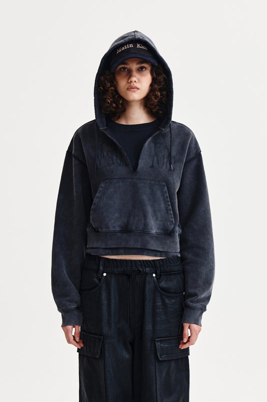 WASHED LAYERED CROP HOODY IN CHARCOAL
