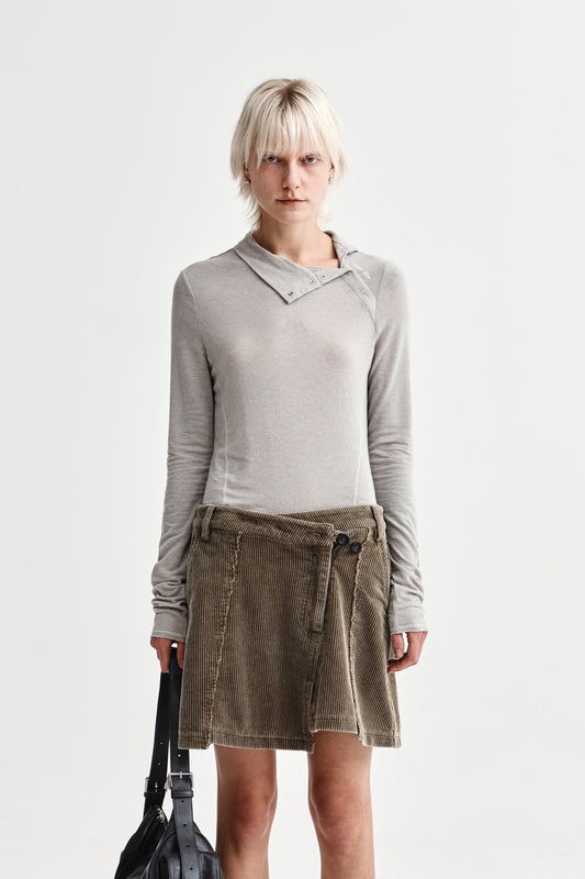 BUTTON SLIT HALF NECK TOP IN BEIGE