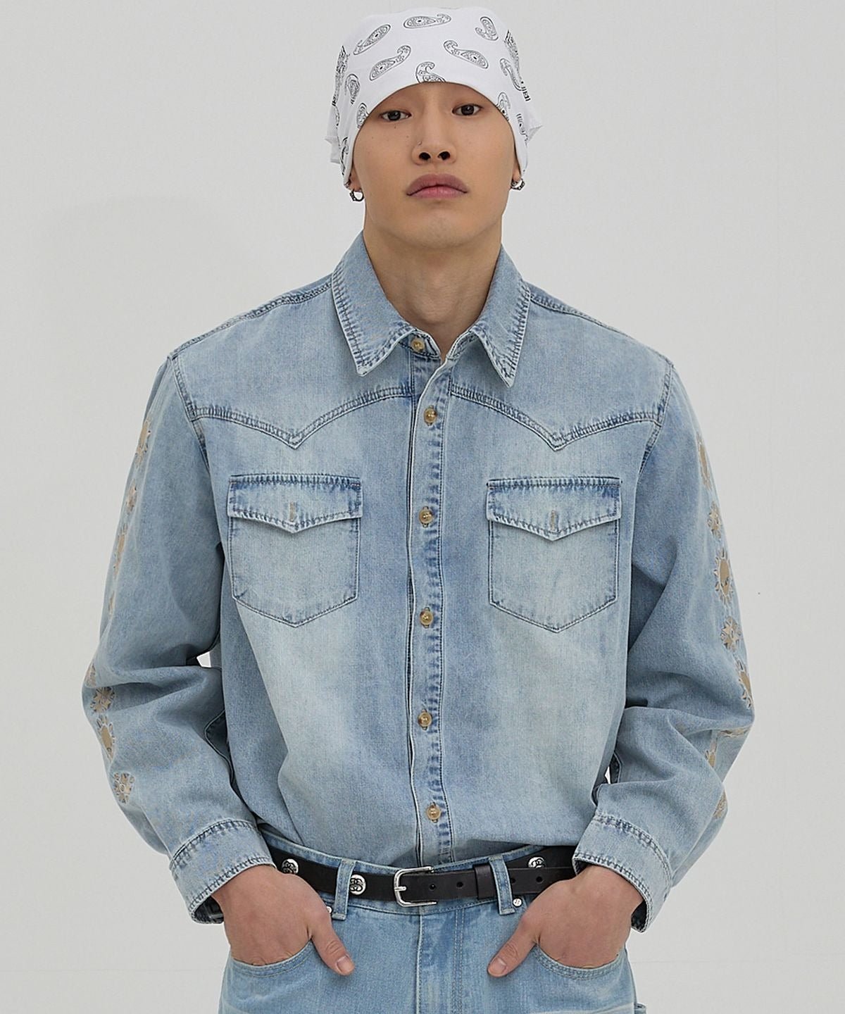 ★[NCT Jisung Worn] 【HOODHOOD】Alien Western denim shirt light blue