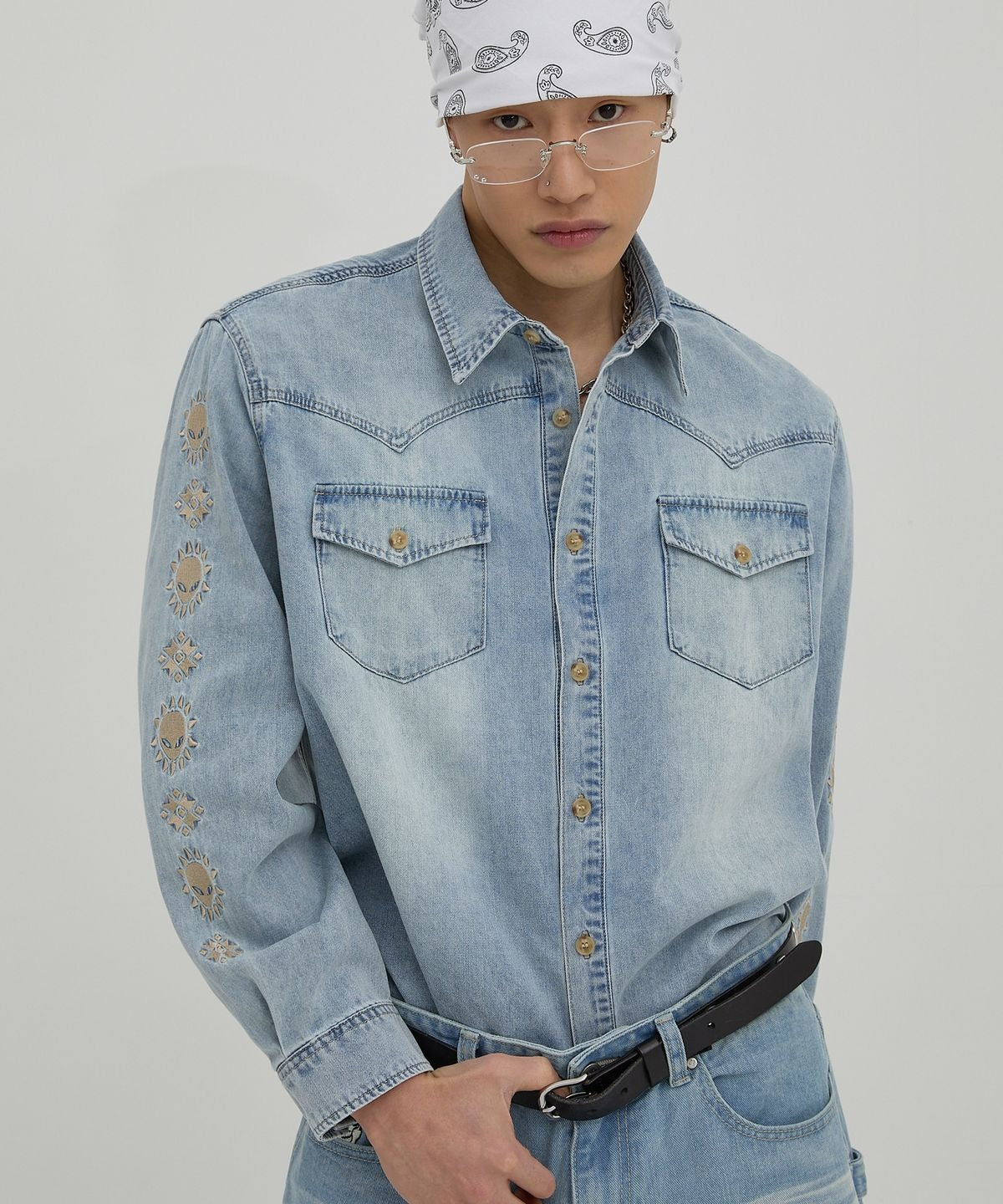 ★[NCT Jisung Worn] 【HOODHOOD】Alien Western denim shirt light blue
