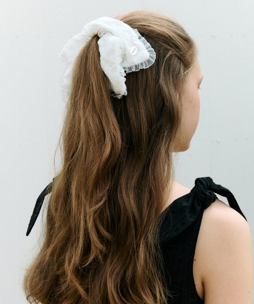 SQUARE LACE SCRUNCHIE WHITE