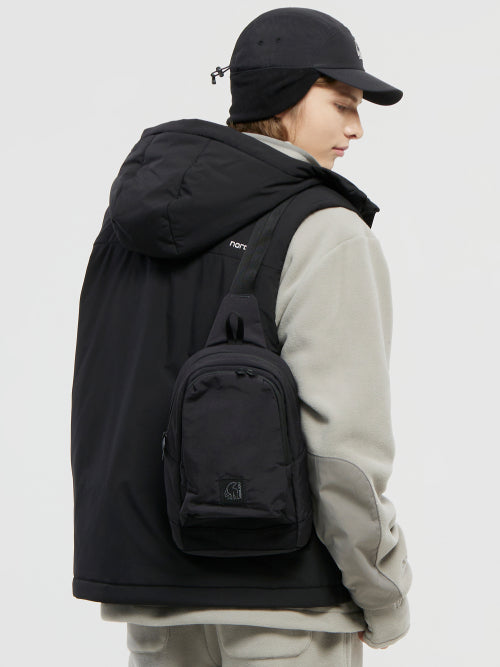 [Whistle walk] Padded sling bag_Black