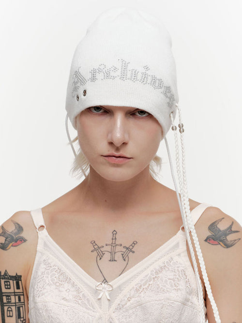 ARCHIVES STRAPPY STUD BEANIE (IVORY)
