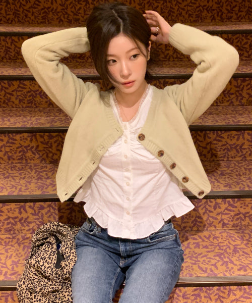 Chunky Lip Cropped Wool Cardigan (Light Khaki)