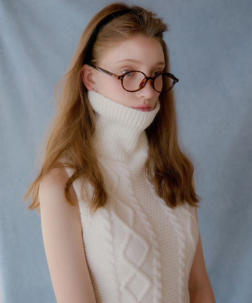 Cable turtleneck wool vest (ivory)