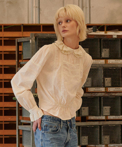 Rosette Lace Pintuck Blouse (L/Beige)