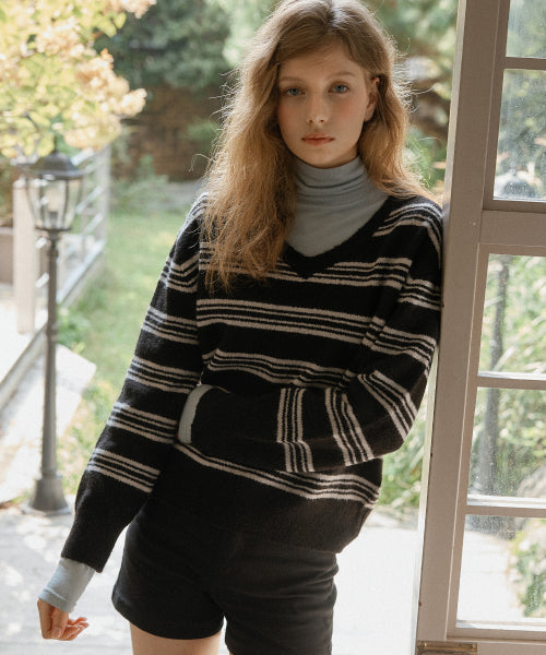 Brush Stripe V-neck Knitwear (Black)
