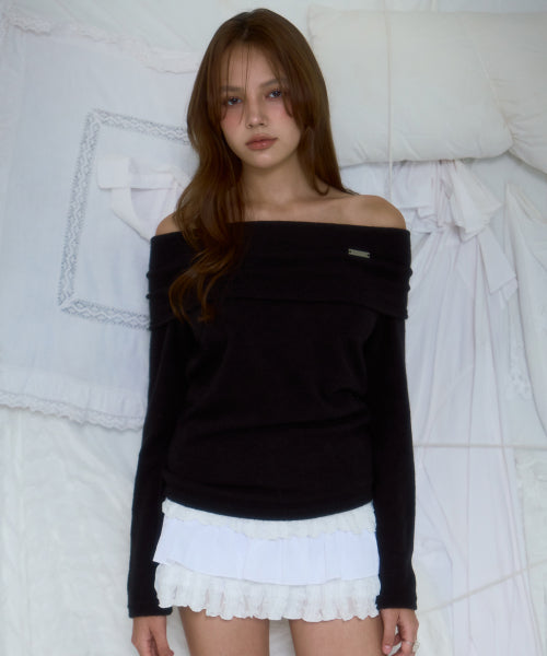 Wool Off Shoulder Knit [Black]