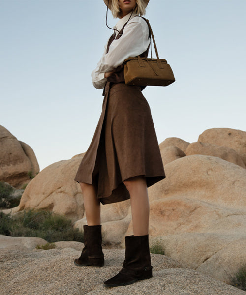 MUTE SUEDE UNBALANCE SKIRT [DARK BROWN]