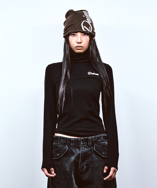 TURTLENECK SLIM KNIT TOP IN BLACK