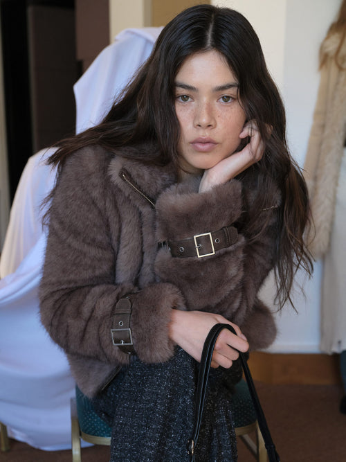 Buckle Detailed Hairy Fur Jacket in Brown VF5WJ103-93