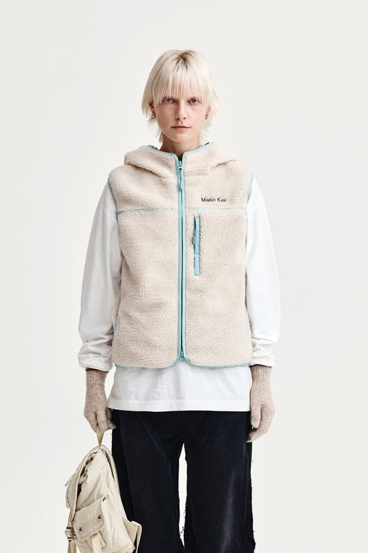 FLEECE HOODY VEST IN IVORY