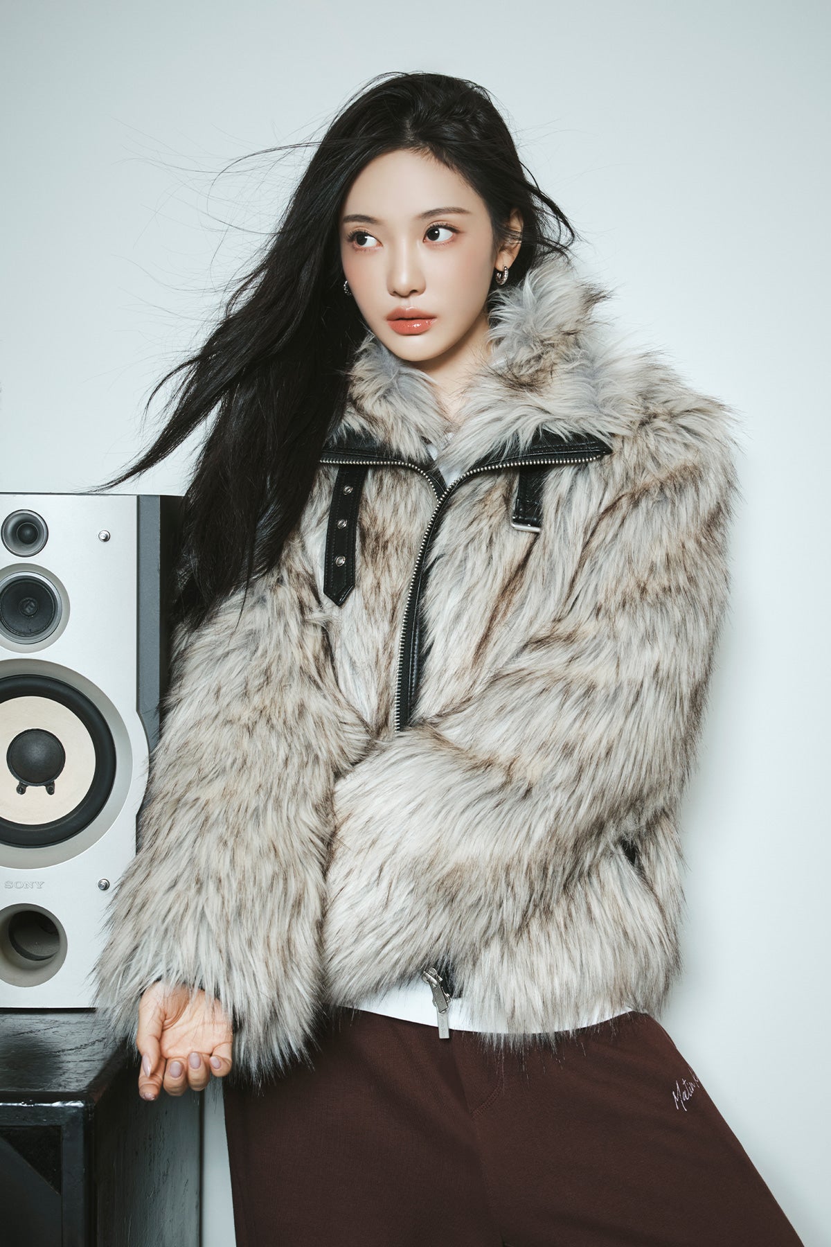NECK BUCKLE CROP FUR JUMPER IN IVORY
