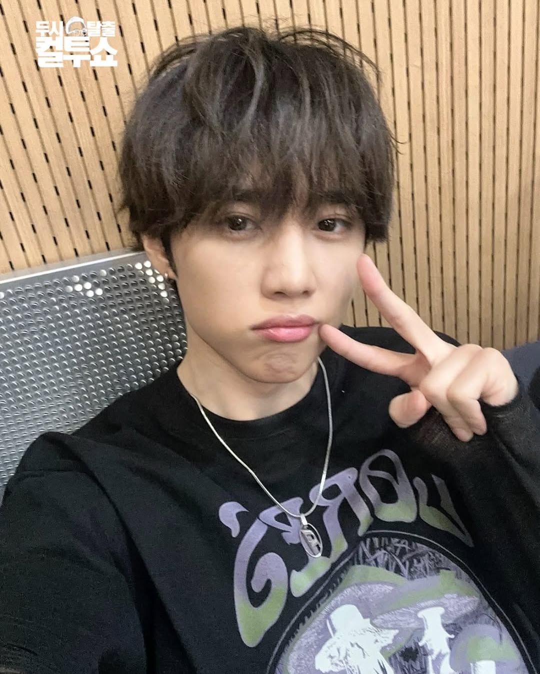 ★[LE SSERAFIM SAKURA / THE BOYZ Sunwoo Worn] 【LORES】Mushroom Layered L/S Tee - Black