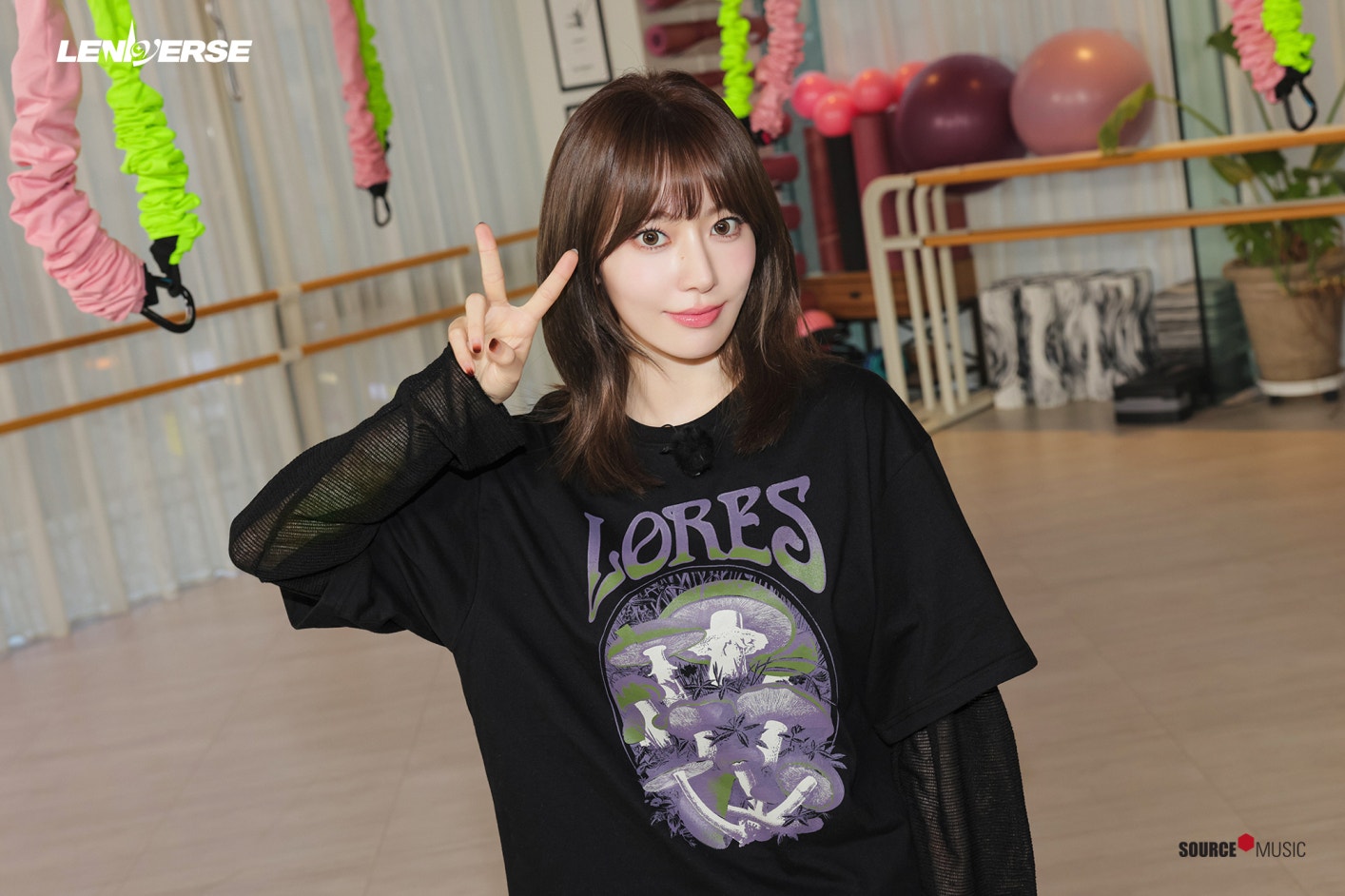 ★[LE SSERAFIM SAKURA / THE BOYZ Sunwoo Worn] 【LORES】Mushroom Layered L/S Tee - Black