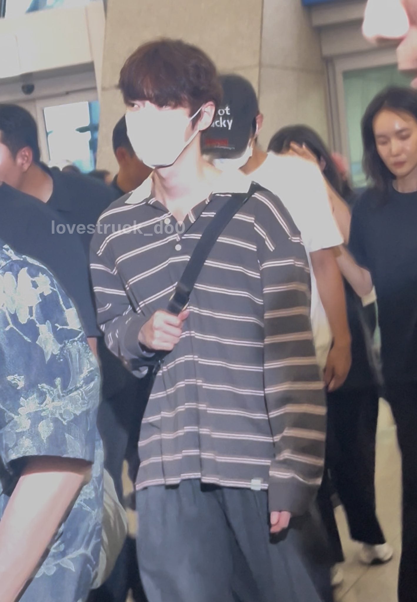 ★[NCT Doyoung Worn] 【Smoothmood】Grey Stripe Rugby T-Shirt