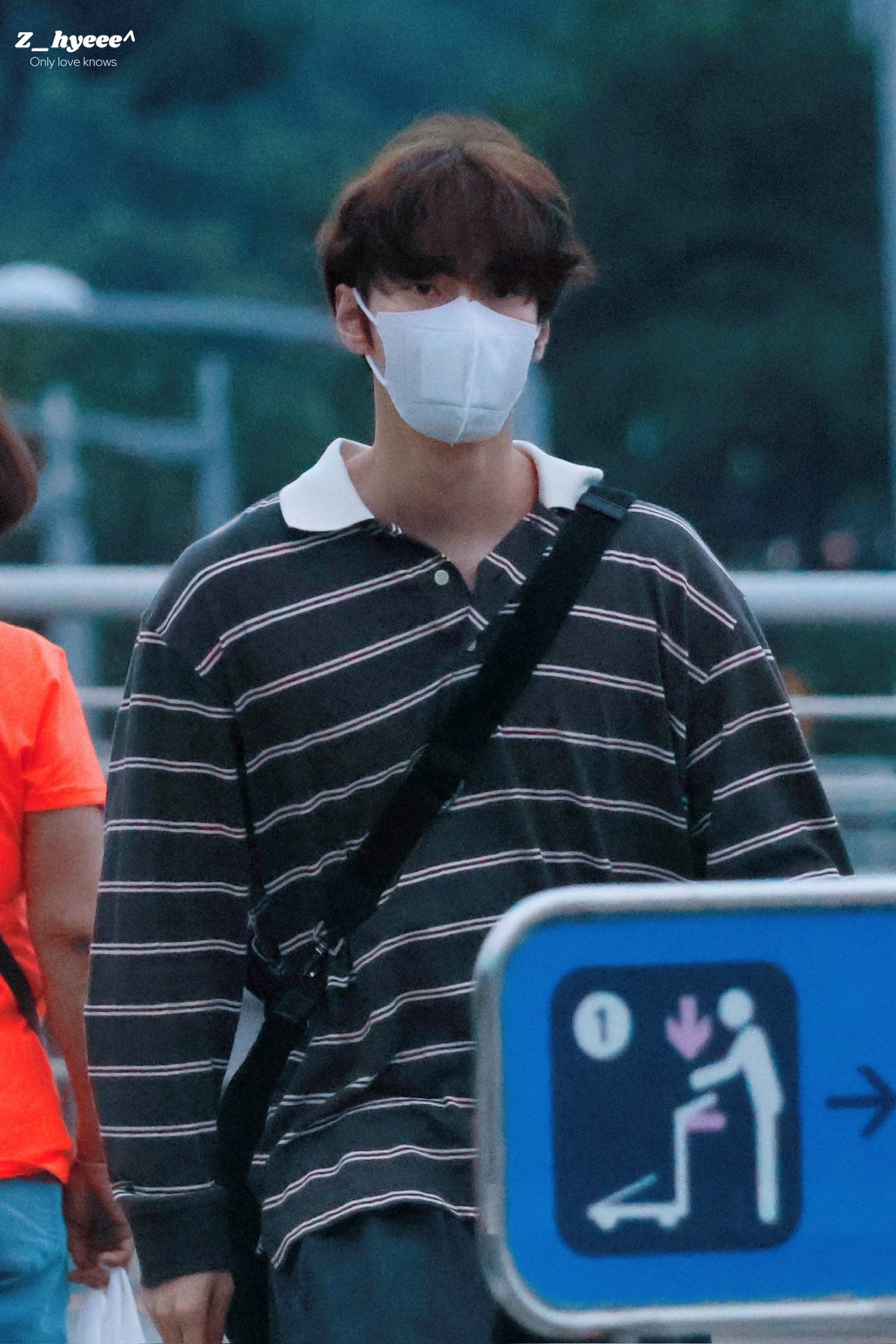 ★[NCT Doyoung Worn] 【Smoothmood】Grey Stripe Rugby T-Shirt