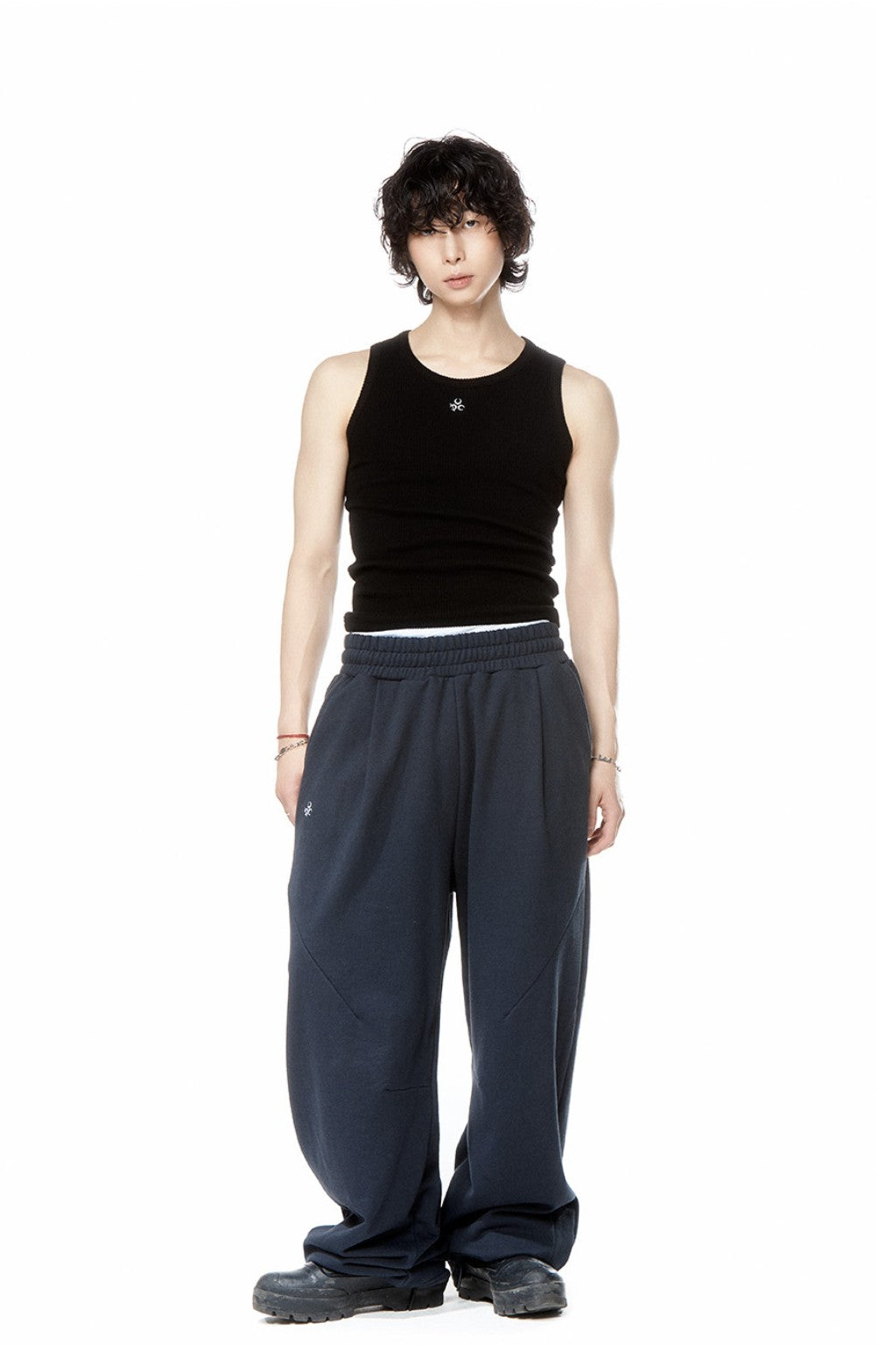 ★[RIIZE Eunseok Worn] 【DAUSPICE】(DUC) Symbol Sleeveless Black