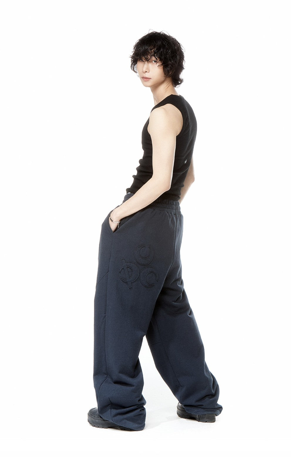 ★[RIIZE Eunseok Worn] 【DAUSPICE】(DUC) Symbol Sleeveless Black
