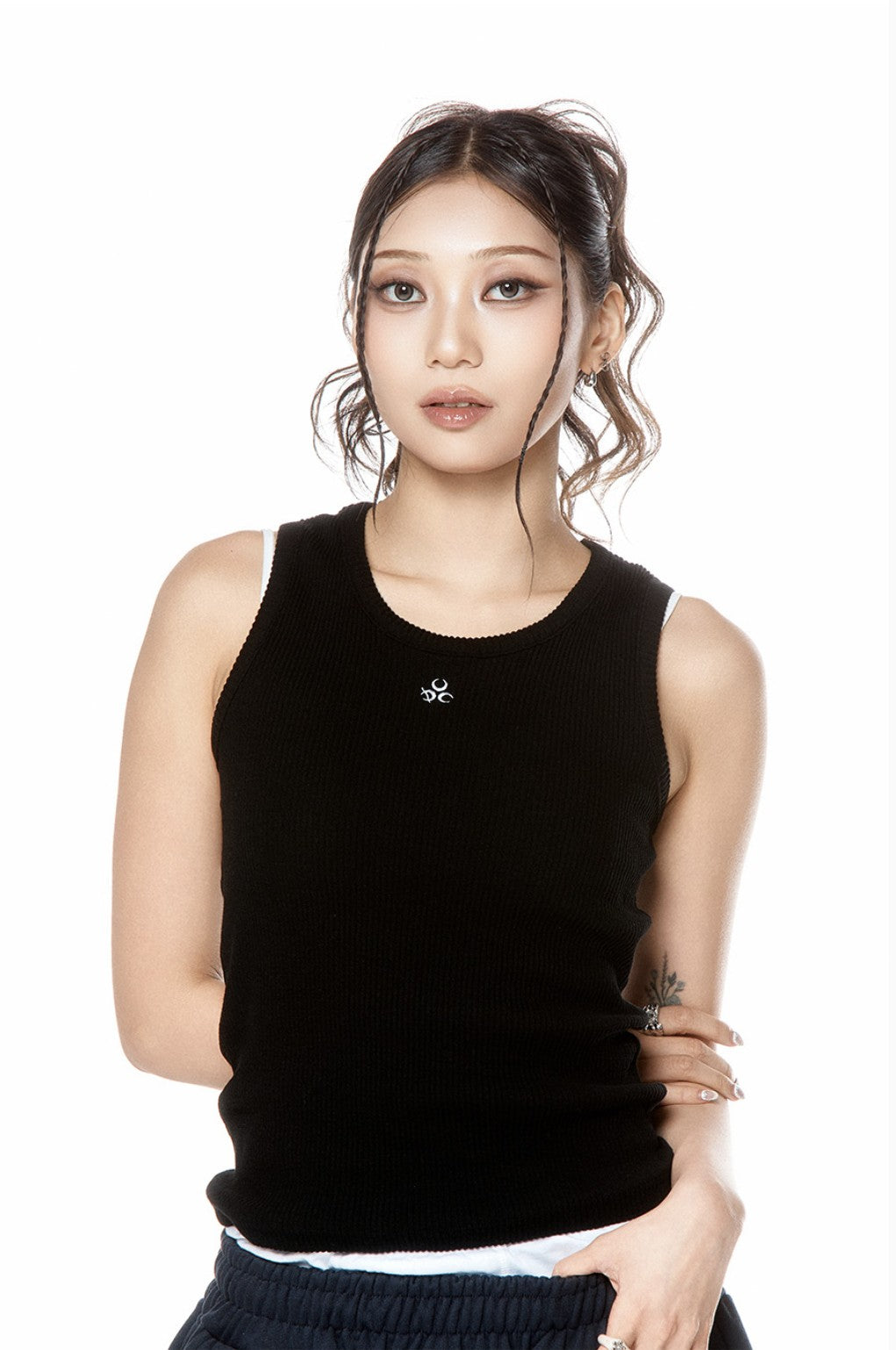 ★[RIIZE Eunseok Worn] 【DAUSPICE】(DUC) Symbol Sleeveless Black