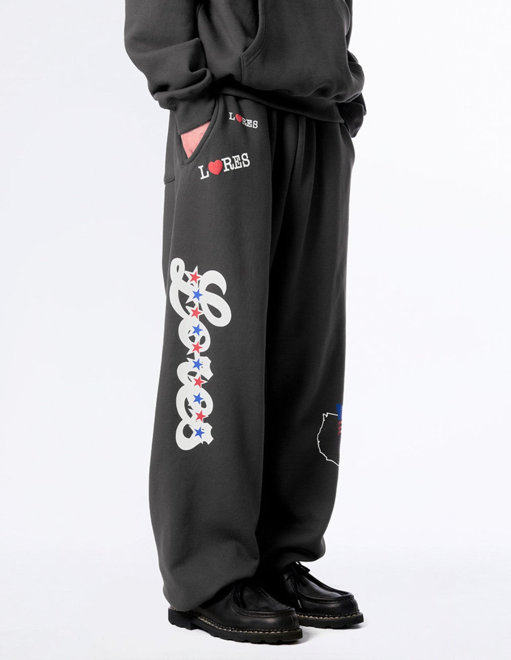 ★[LE SSERAFIM Eunchae Worn] 【LORES】America Sweatpants - Charcoal