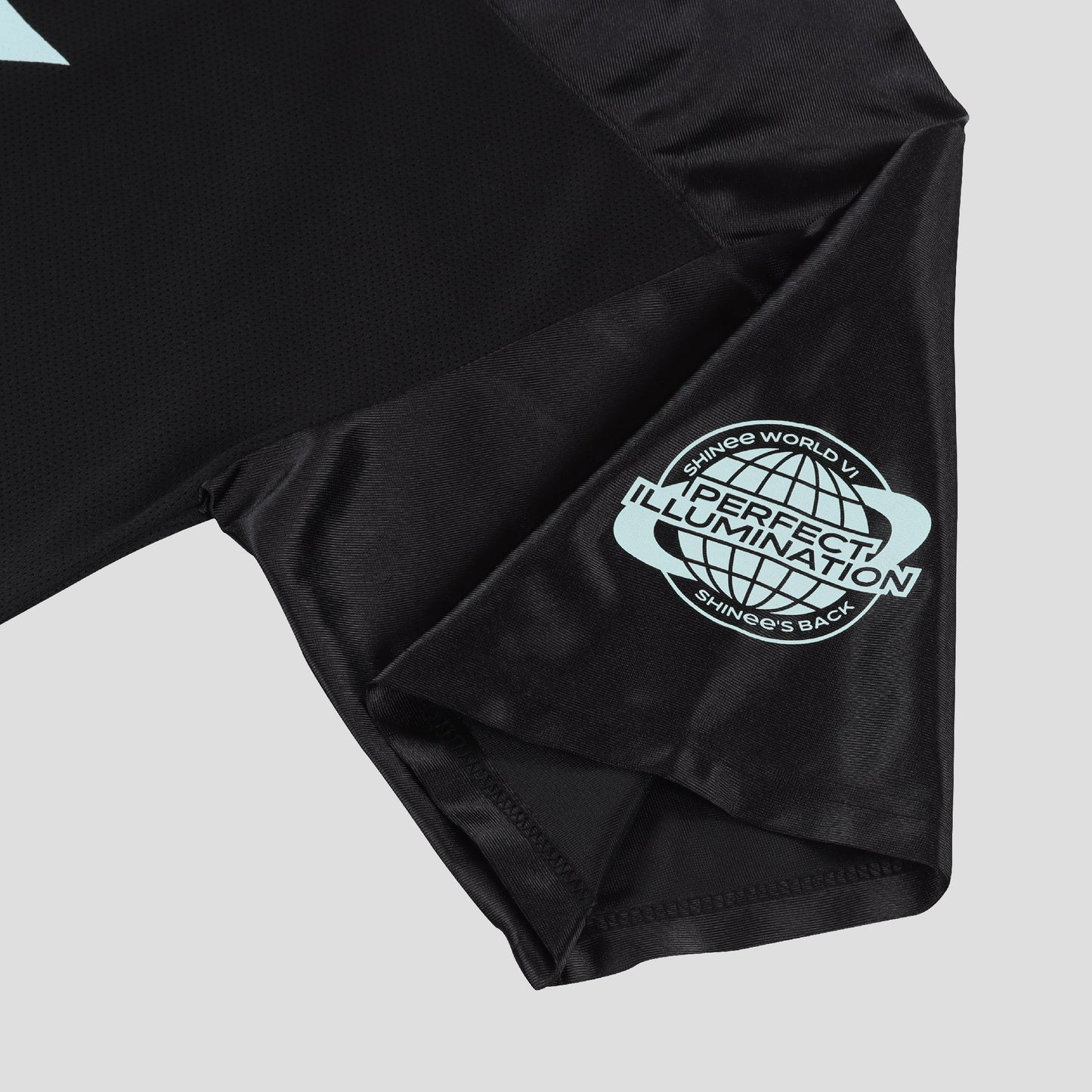 UNIFORM - SHINee WORLD Ⅵ [PERFECT ILLUMINATION : SHINee’S BACK] MD