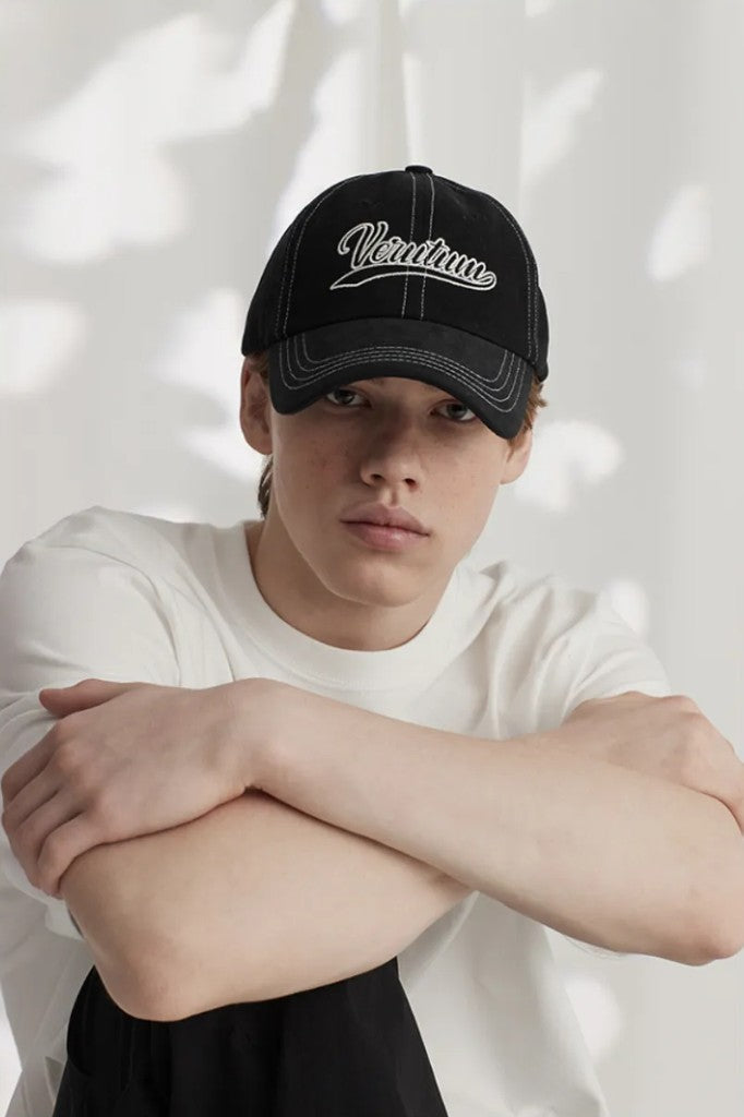 ★[SEVENTEEN Seungkwan Worn] 【VERUTUM】Wave Logo Pigment Stitch Ball Cap Black