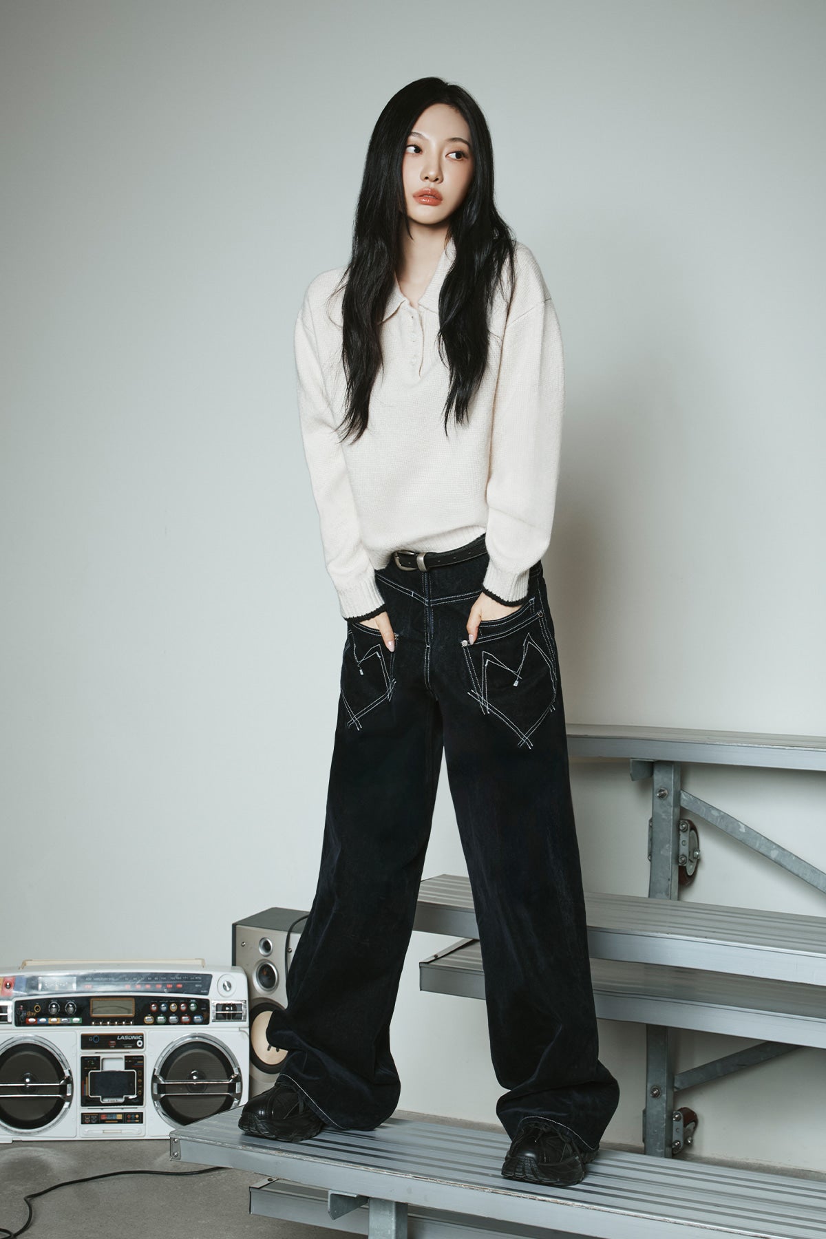 REVERSE VELVET WIDE DENIM PANTS IN NAVY