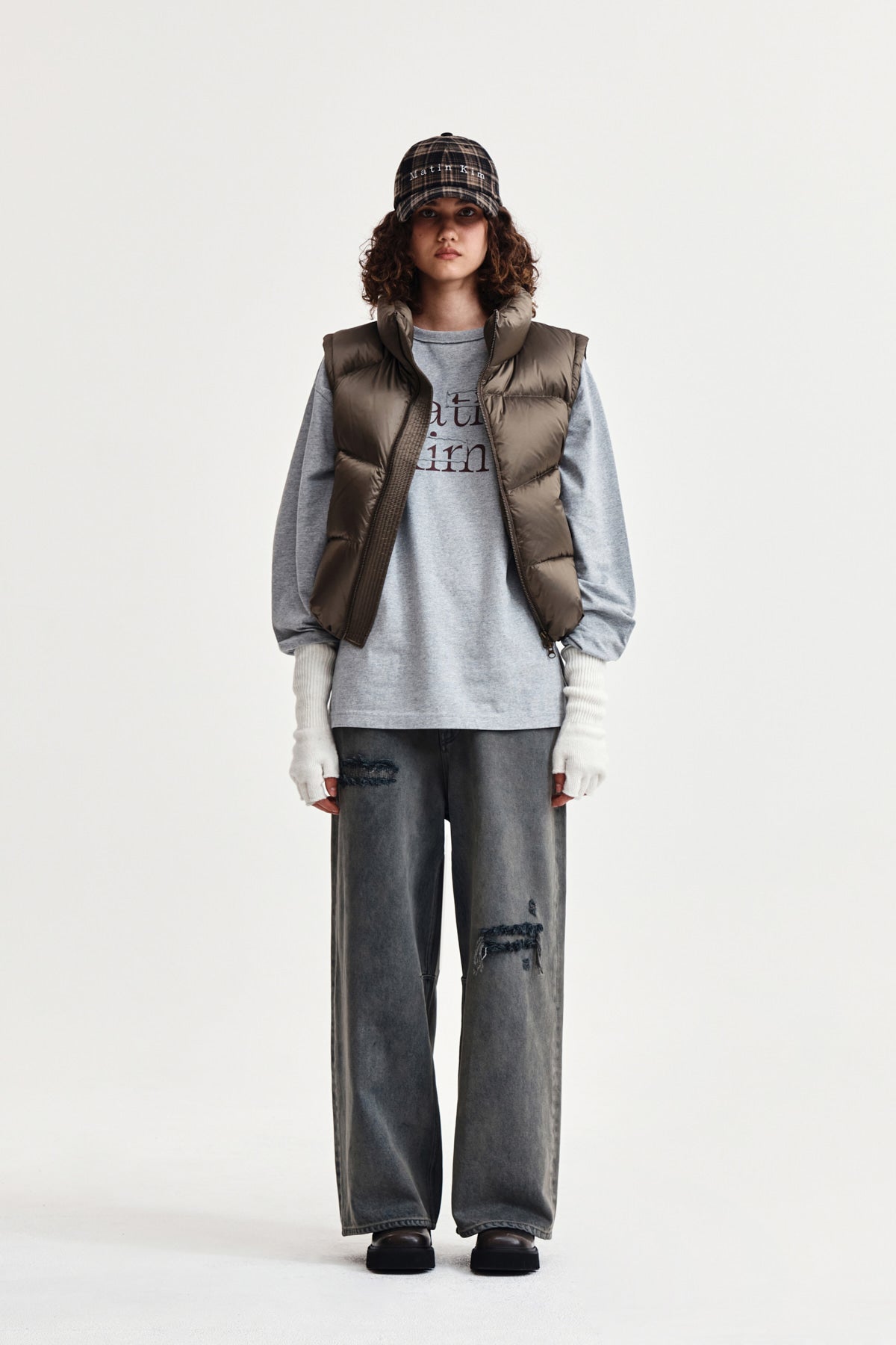 BACK LOGO WIDE DENIM PANTS IN SMOKE BLUE