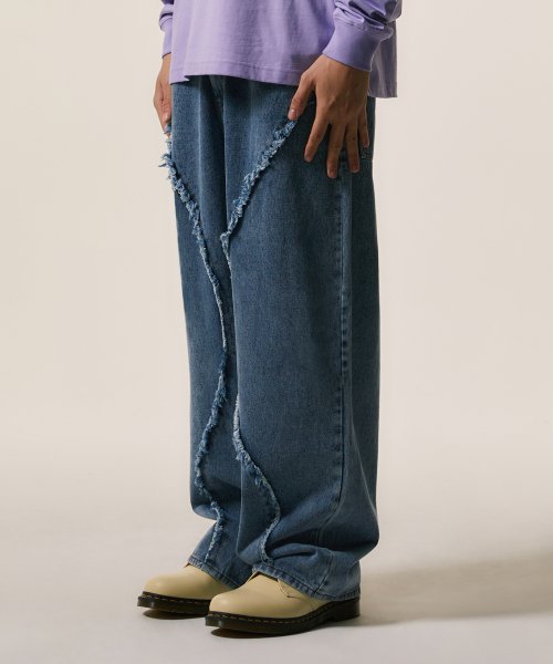 CURVED RAW EDGE DENIM WIDE JEAN blue