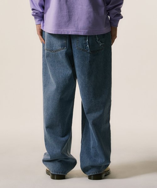 CURVED RAW EDGE DENIM WIDE JEAN blue