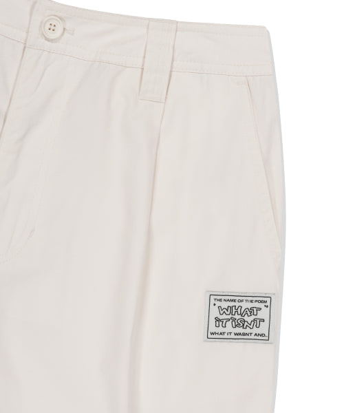 Logo label Chino shorts Ekru