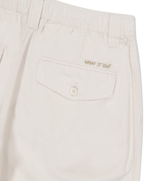 Logo label Chino shorts Ekru
