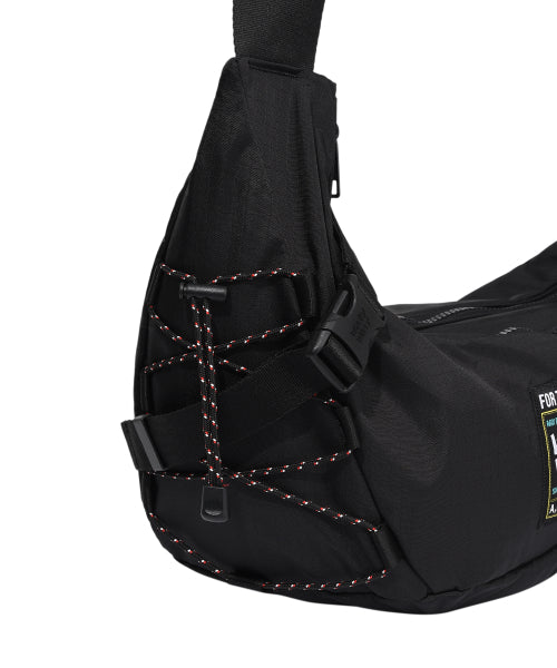 String draw sling bag black