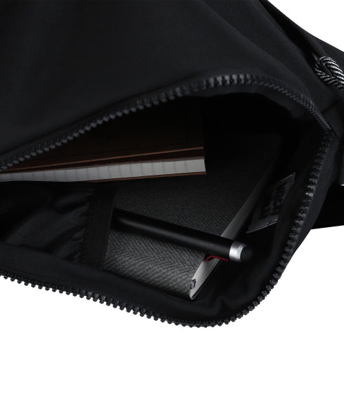 Waki willi daily sling bag black