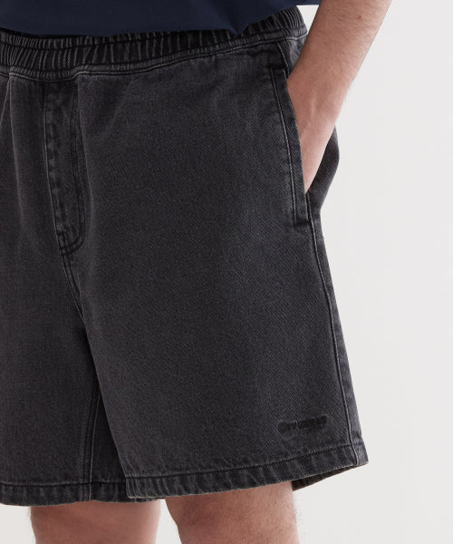 REGULAR-FIT SHORT DENIM SHORTS