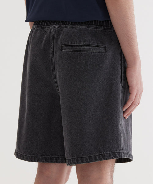 REGULAR-FIT SHORT DENIM SHORTS