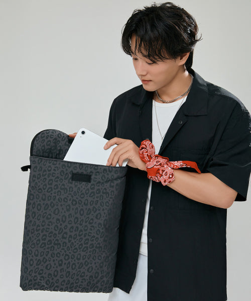 [Sanrio Characters] Laptop Pouch (BLACK)_SPAKF38U12