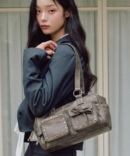 Stud Washed Leather Shoulder Bag [BROWN]