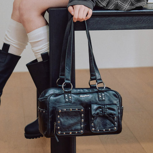 Stud Washed Leather Shoulder Bag [BLACK]