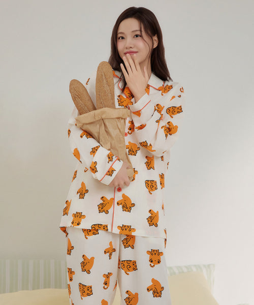 [A dishonest tiger] Pajamas with long sleeves (IVORY)_SPPF49U09