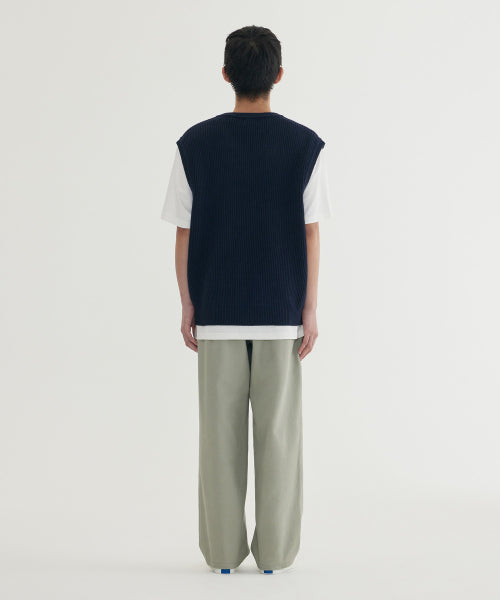 KNIT VEST