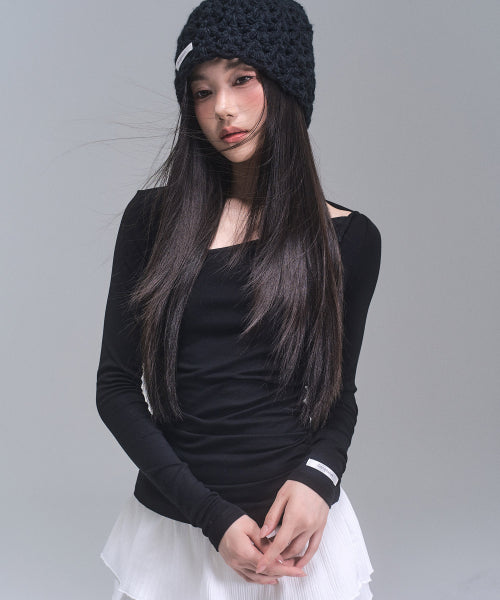 Chloe Unbalanced Sleeve Top [BLACK]